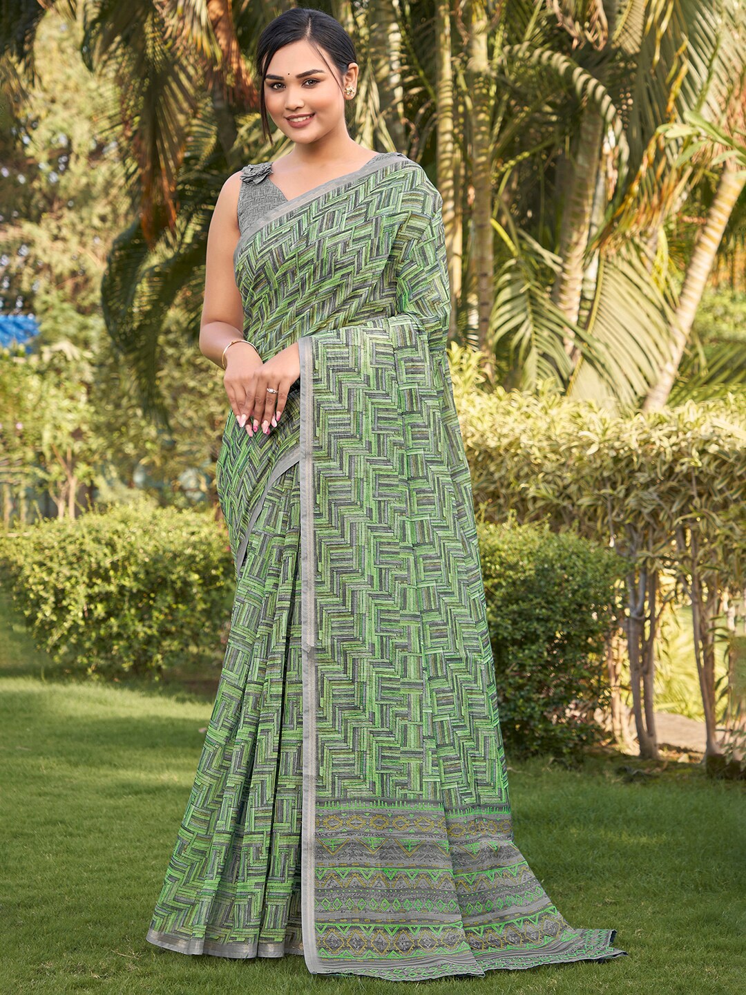 

Vishudh Geometric Printed Zari Saree, Green