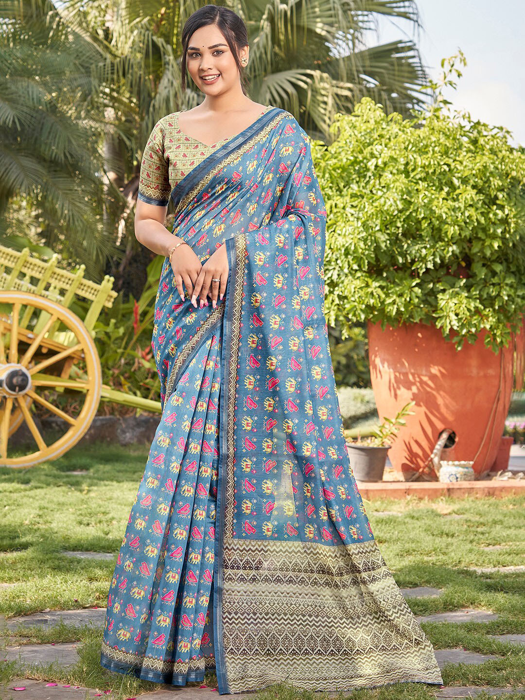 

Vishudh Floral Printed Zari Saree, Blue