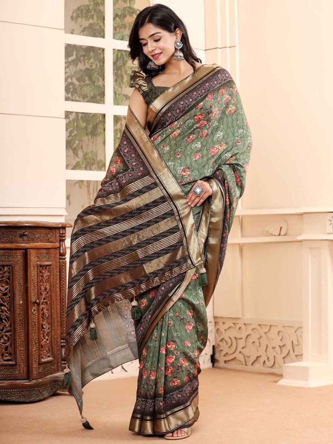 

Aanys Culture Floral Printed Banarasi Zari Saree, Green