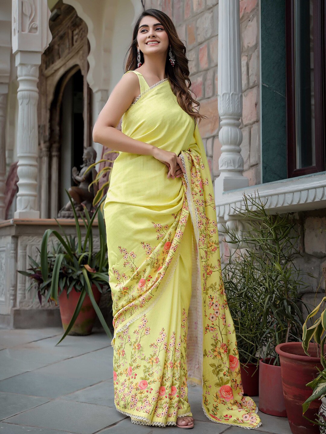 

Aanys Culture Floral Printed Saree, Yellow