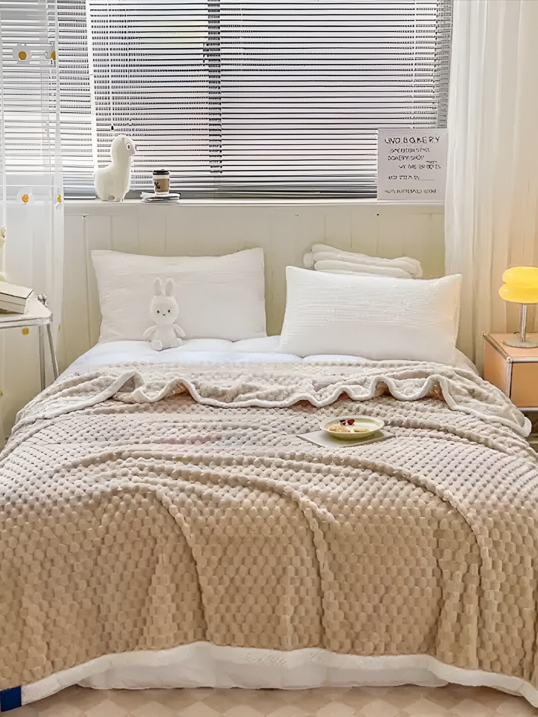 

Butterthief Cream & White Geometric Heavy Winter 400 GSM Double Bed Blanket