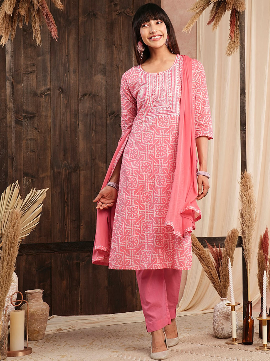 

ODETTE Floral Printed Regular Straight Kurta With Trousers & Dupatta, Pink