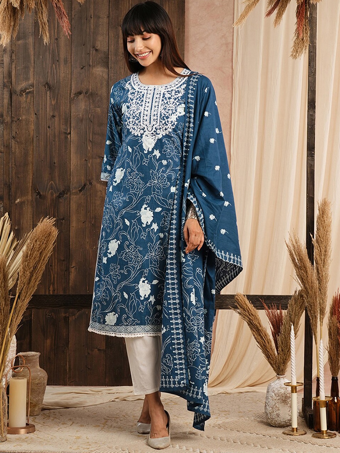 

ODETTE Floral Printed Regular Straight Kurta With Trousers & With Dupatta, Blue