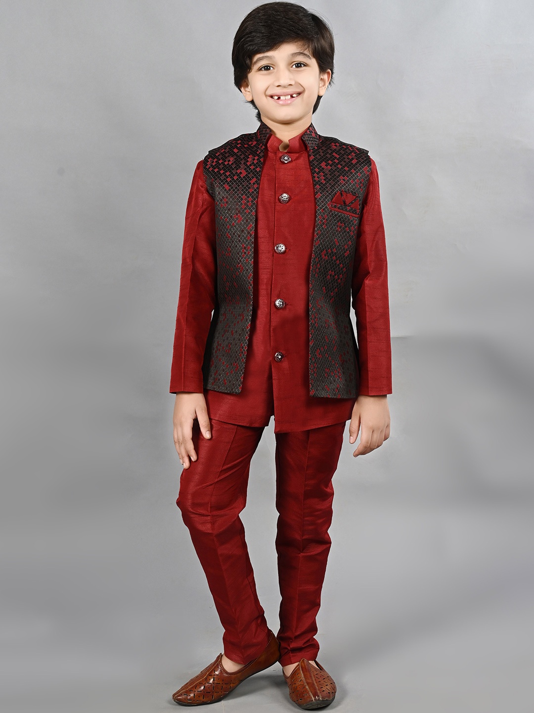 

ahhaaaa Boys Self-Design Mandarin Collar Sherwani Set, Maroon