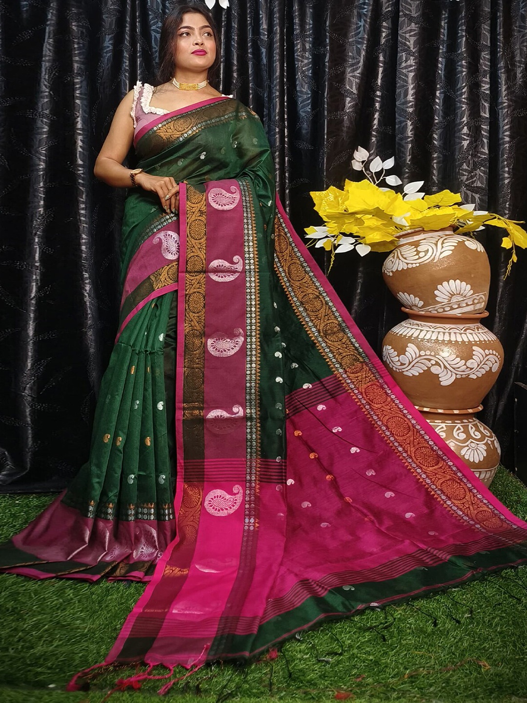 

ODETTE Ethnic Motifs Woven Design Zari Saree, Green