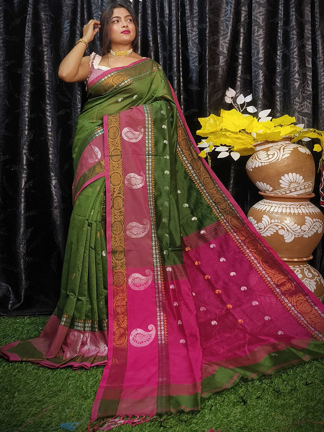 

ODETTE Ethnic Motifs Woven Design Zari Saree, Green