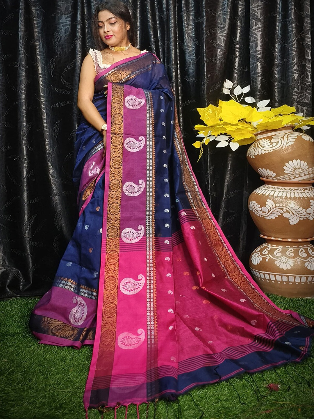 

ODETTE Ethnic Motifs Woven Design Zari Saree, Navy blue