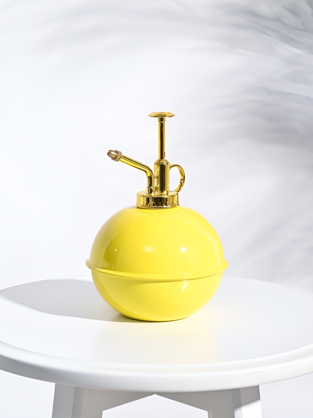 

UGAOO Dom Yellow Metallic Mister