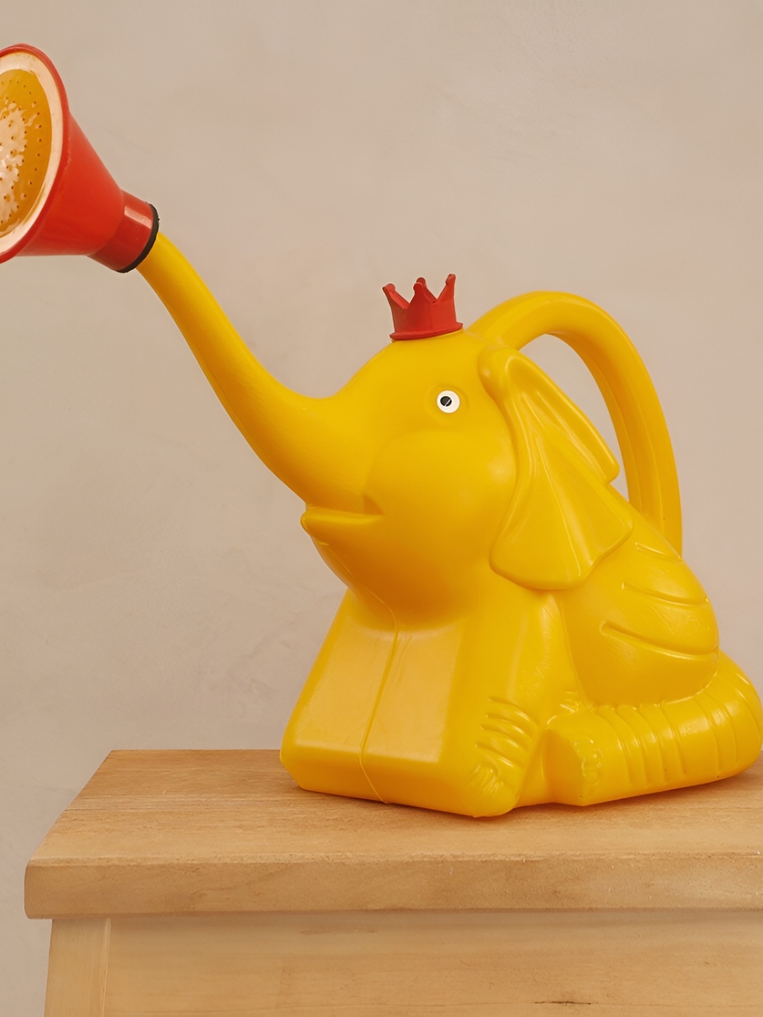 

UGAOO Yellow Elephant Shaped Garden Watering Can 3 Litre