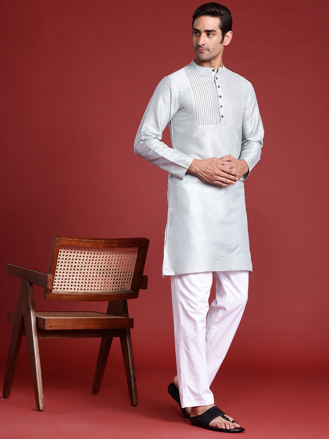 

Anouk Men Solid Straight Kurta, Grey