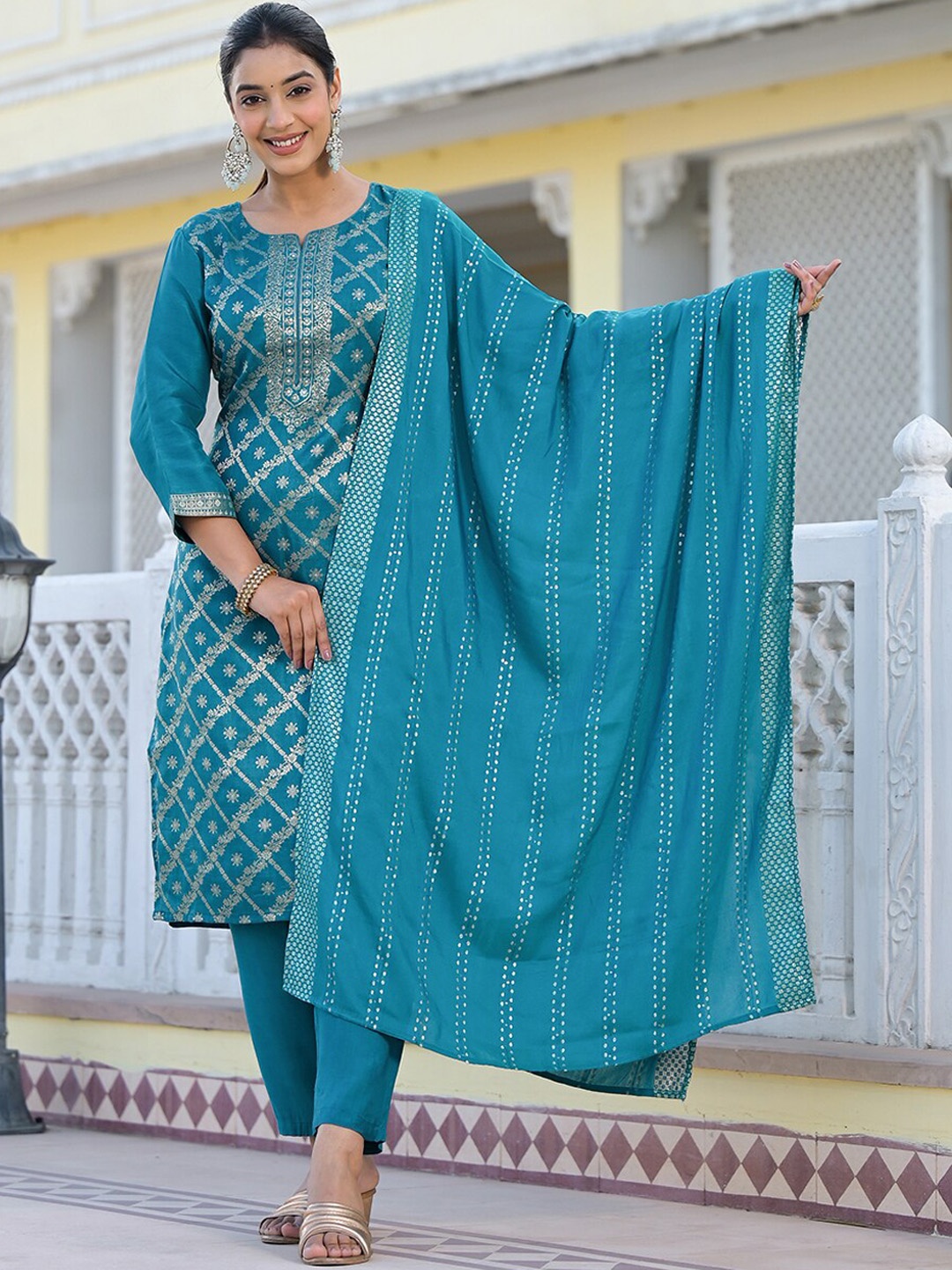 

Varanga Floral Regular Pure Silk Kurta with Trouser & Dupatta, Turquoise blue