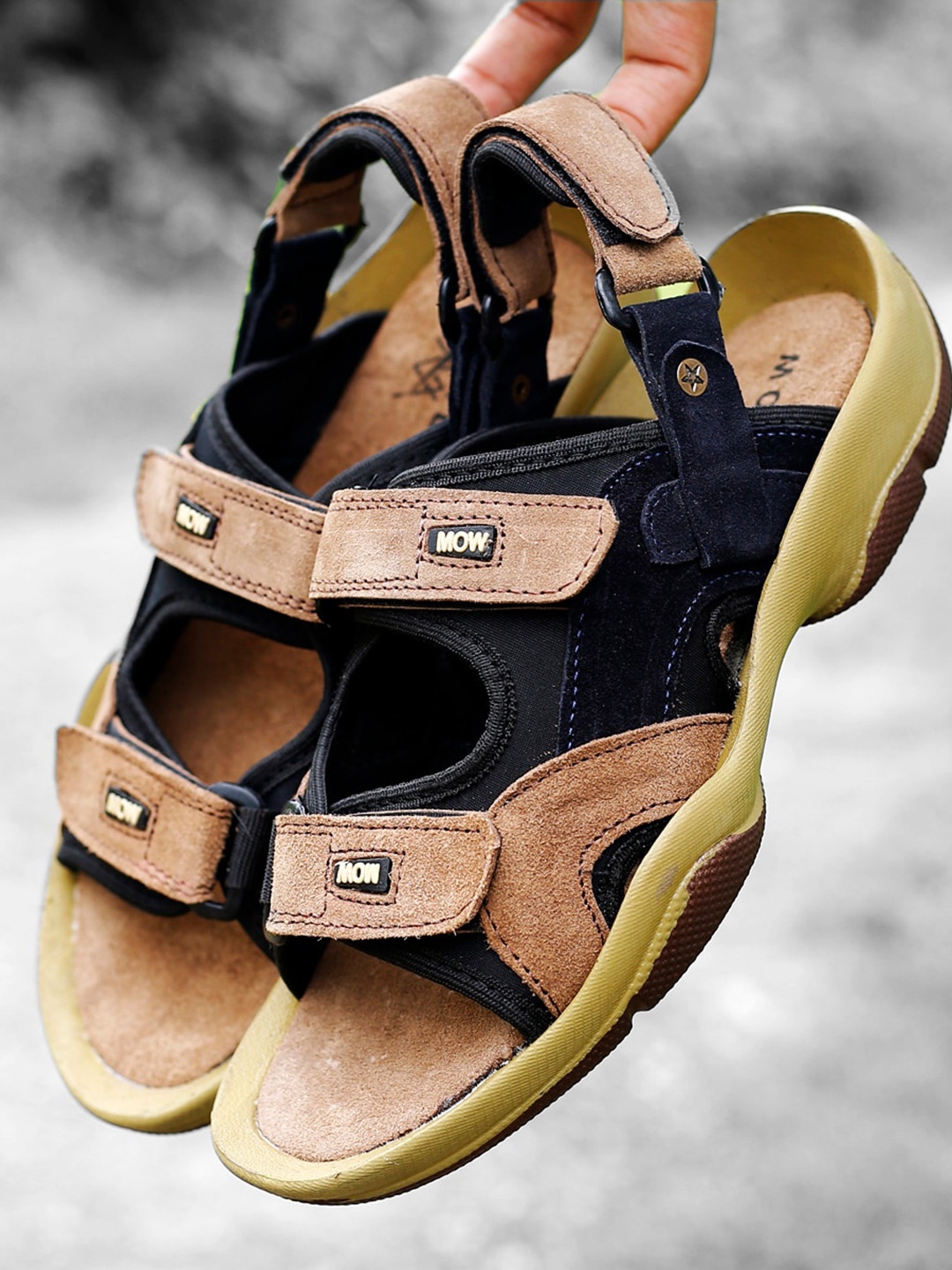 

Woakers Men Textured Leather Sports Sandals, Brown