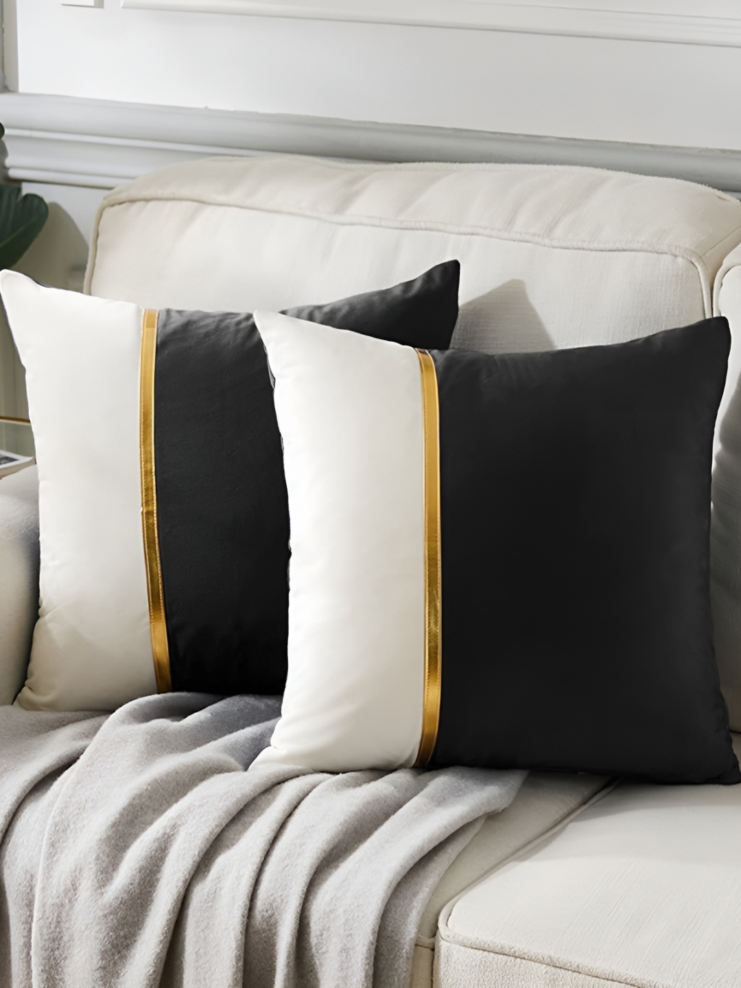 

BIRD WING Black 2 Pieces Velvet Square Cushion Covers