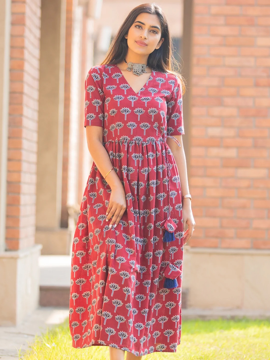 

Ambraee Floral Printed V-Neck Tie-Ups Detail Cotton Fit and Flare Midi Dress, Red