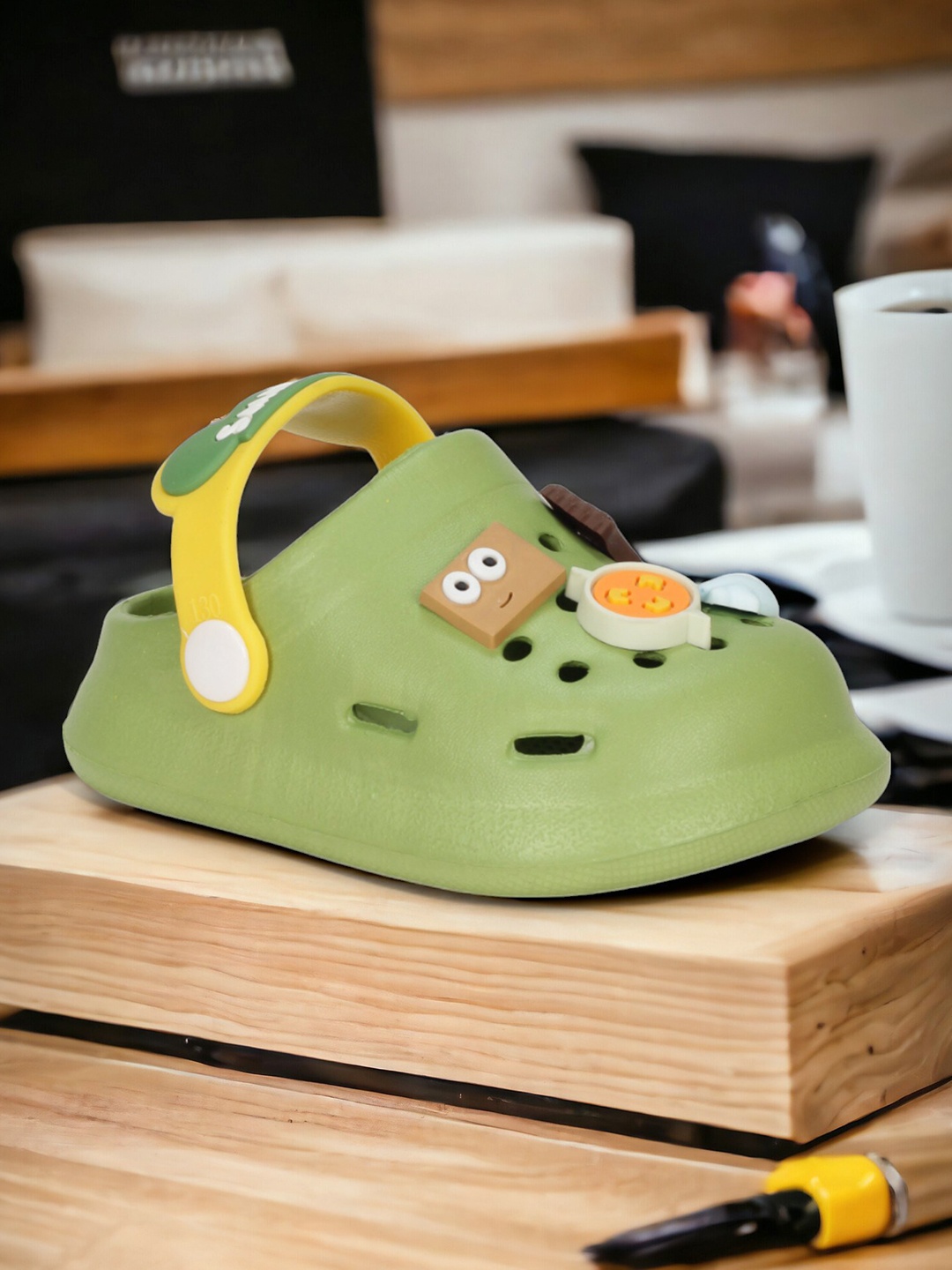 

Lil Lollipop Kids Applique Anti-Slip Clogs, Green