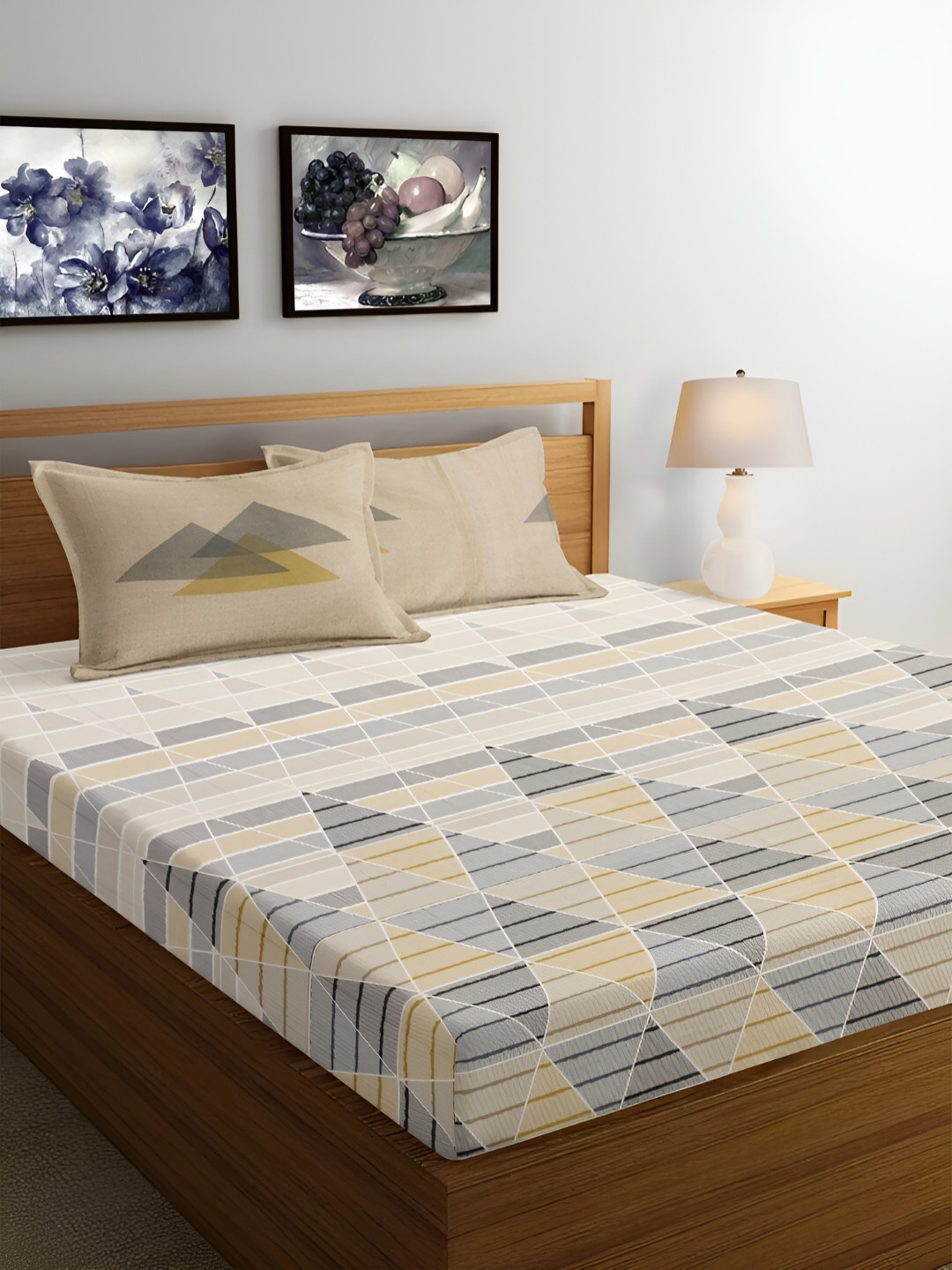 

Srijee Decors Grey Geometric 250 TC Fitted Cotton King Bedsheet with 2 Pillow Covers