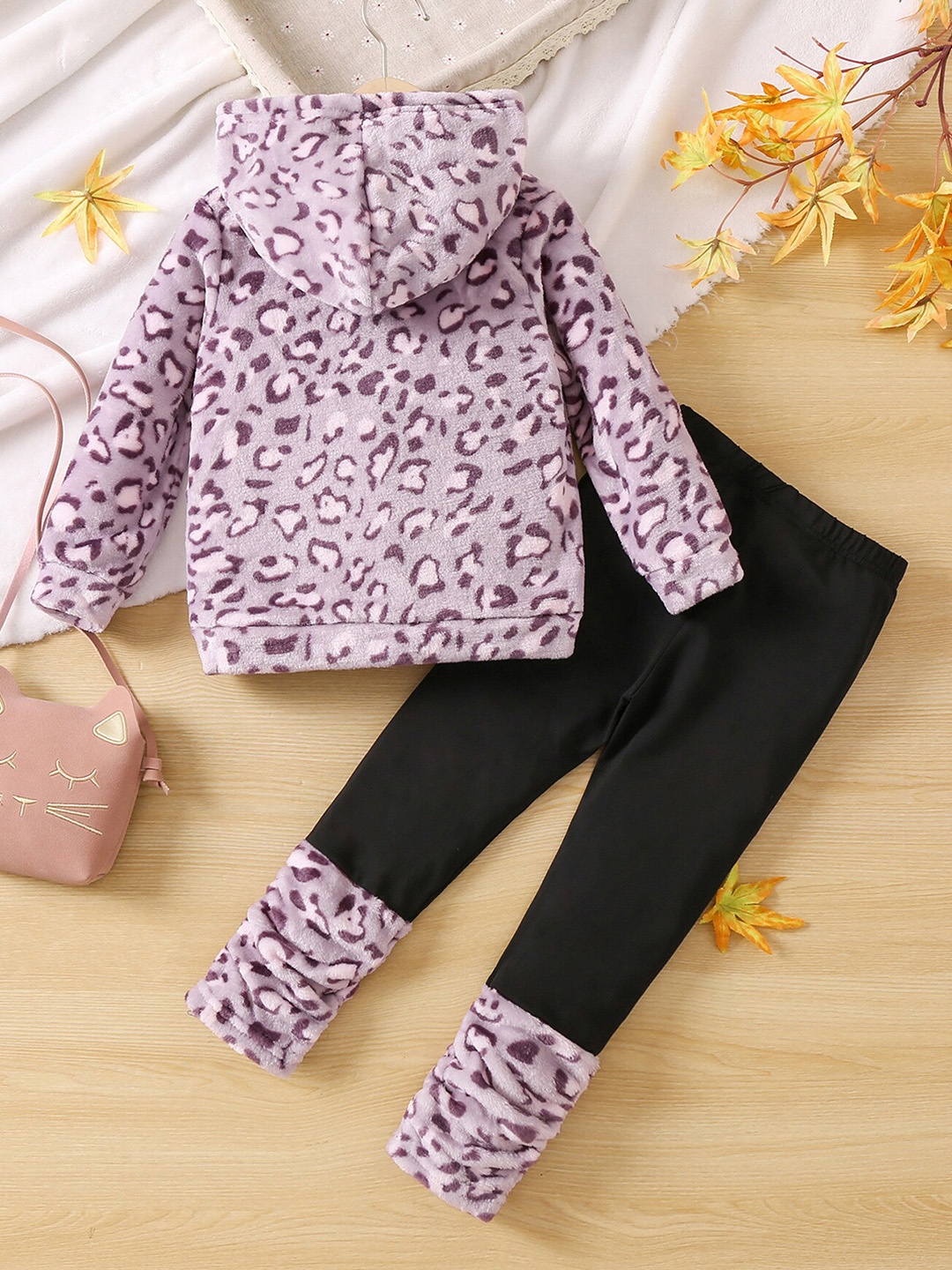 

StyleCast x Revolte Girls Purple Abstract Printed Top with Leggings