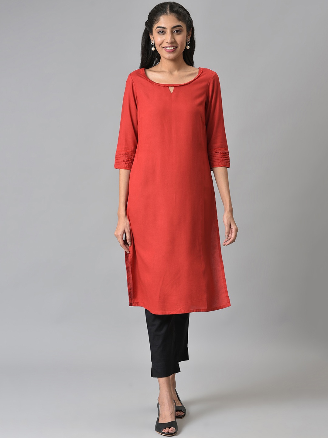 

AURELIA Keyhole Neck Regular Sleeves Kurta, Red