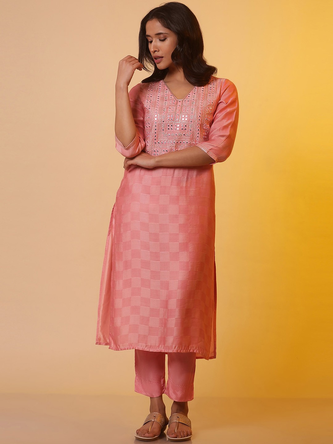 

AURELIA Regular Sleeves V-Neck Embroidered Mirror Work Kurta, Pink