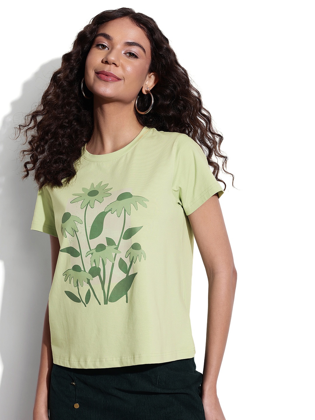 

DressBerry Dainty Daisies Relaxed T-shirt, Green