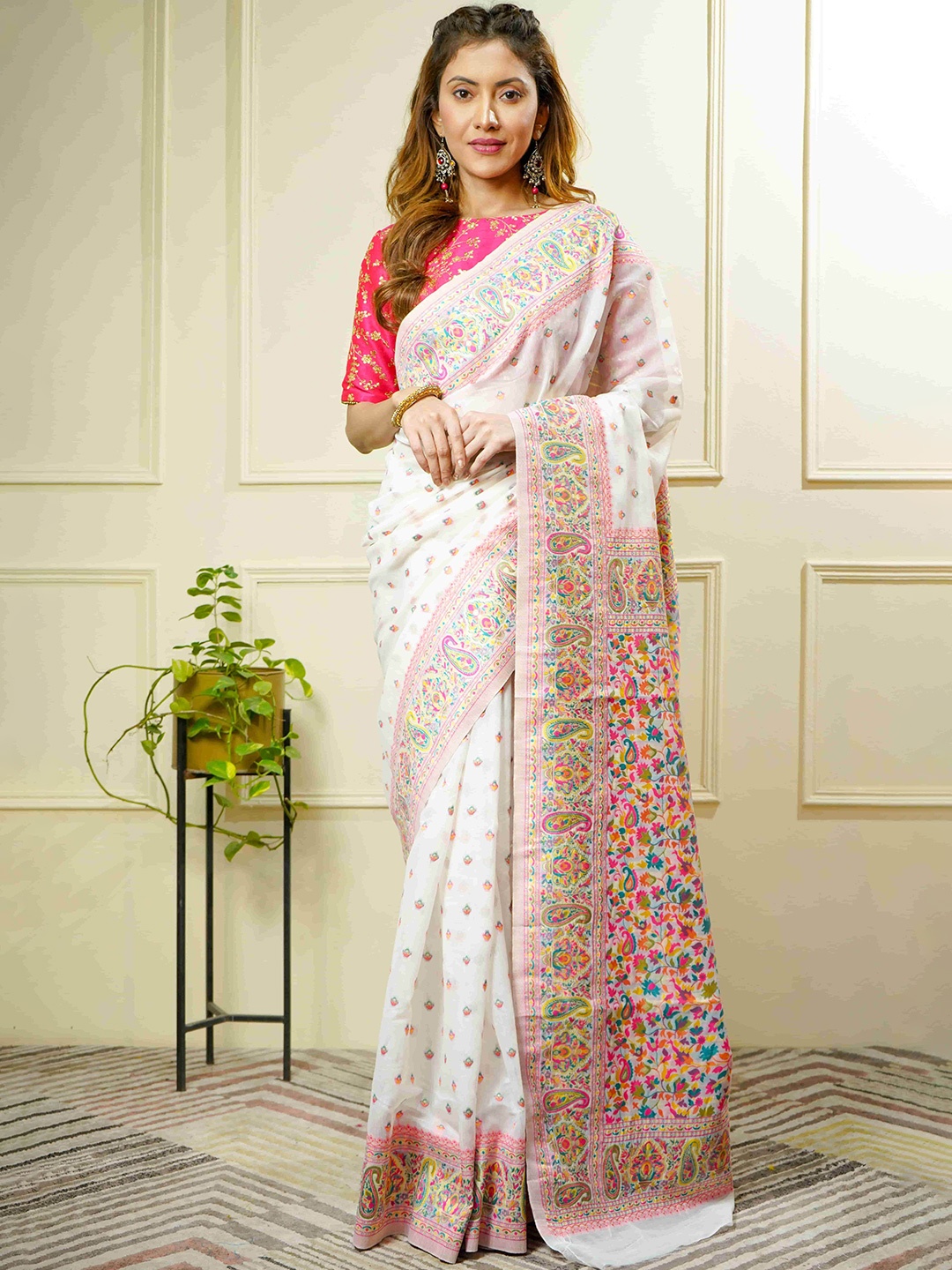 

BEATITUDE Woven Design Printed Saree, White