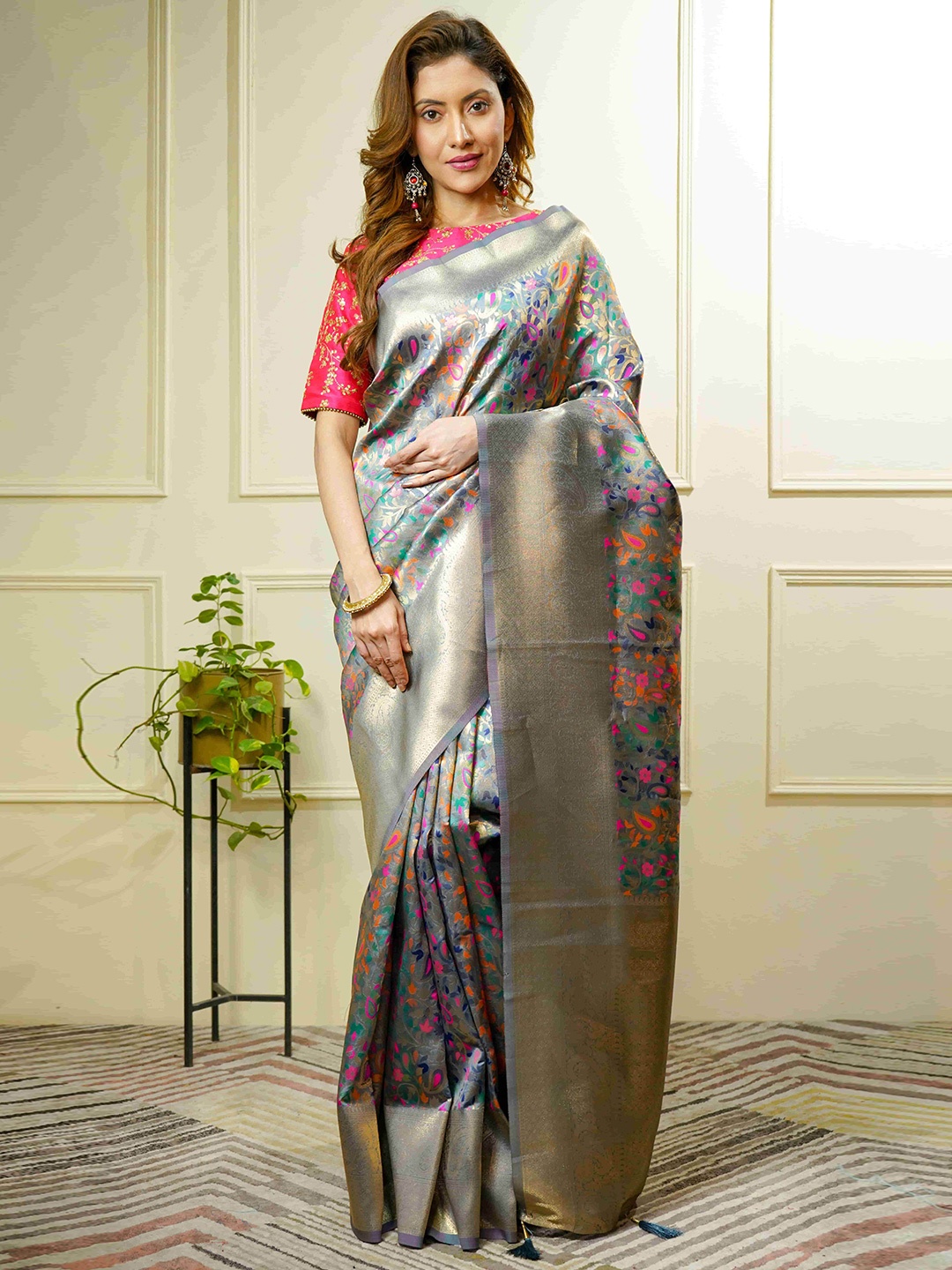 

BEATITUDE Floral Woven Design Zari Saree, Blue