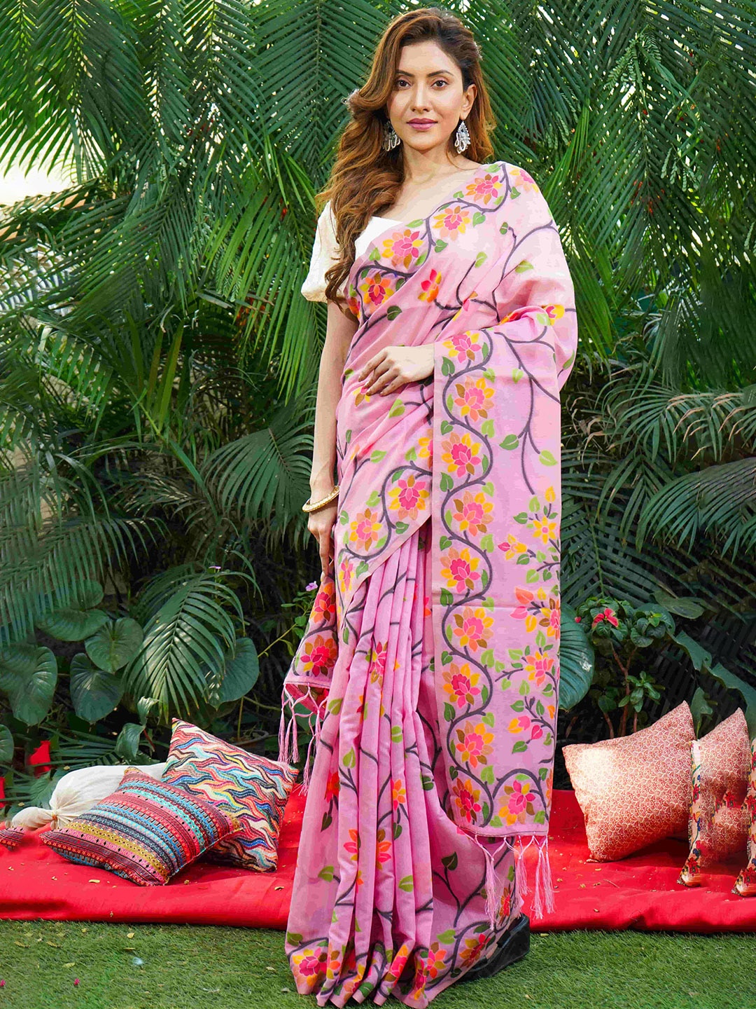 

BEATITUDE Floral Printed Jamdani Cotton Saree, Pink