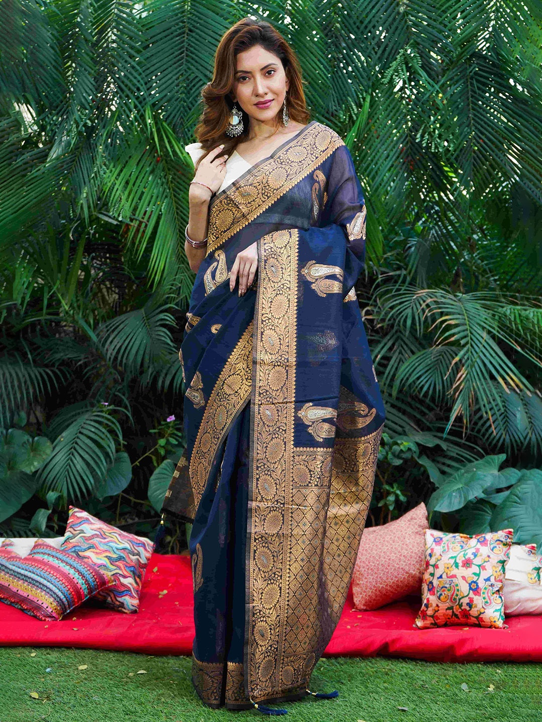

BEATITUDE Ethnic Motifs Zari Saree, Blue