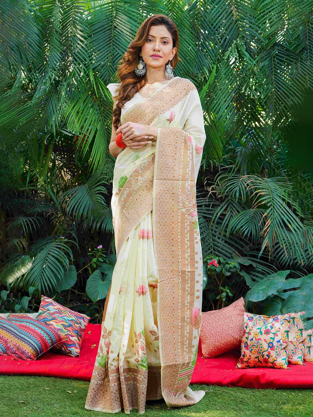 

BEATITUDE Woven Design Banarasi Zari Saree, Off white