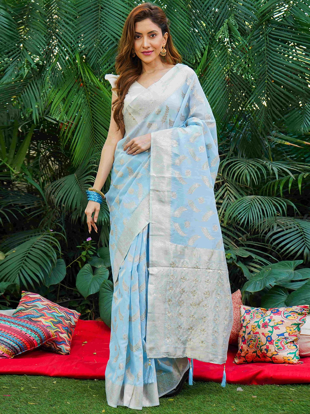 

BEATITUDE Ethnic Motifs Woven Design Zari Saree, Blue