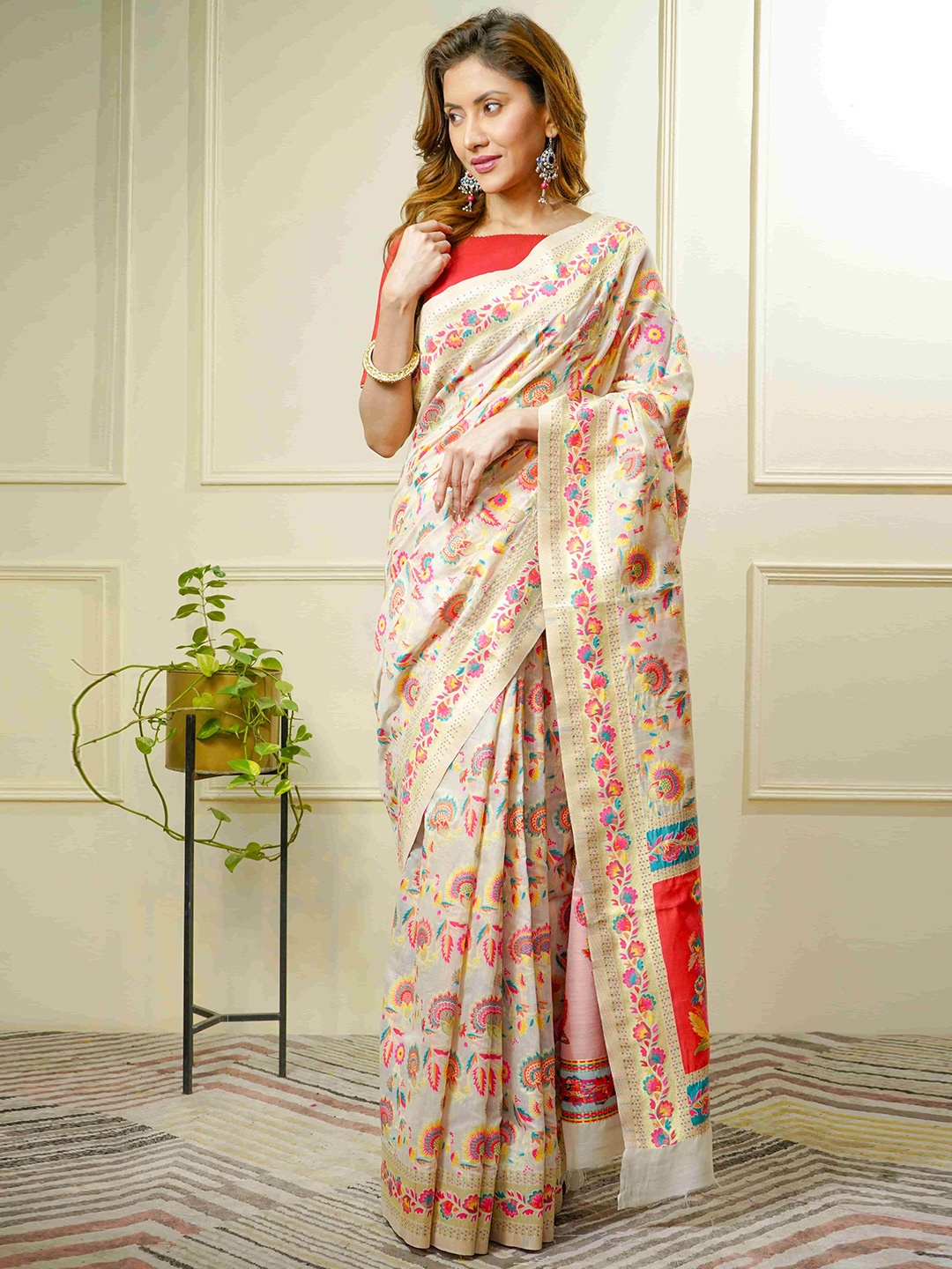 

BEATITUDE Woven Design Ethnic Motifs Zari Saree, Cream