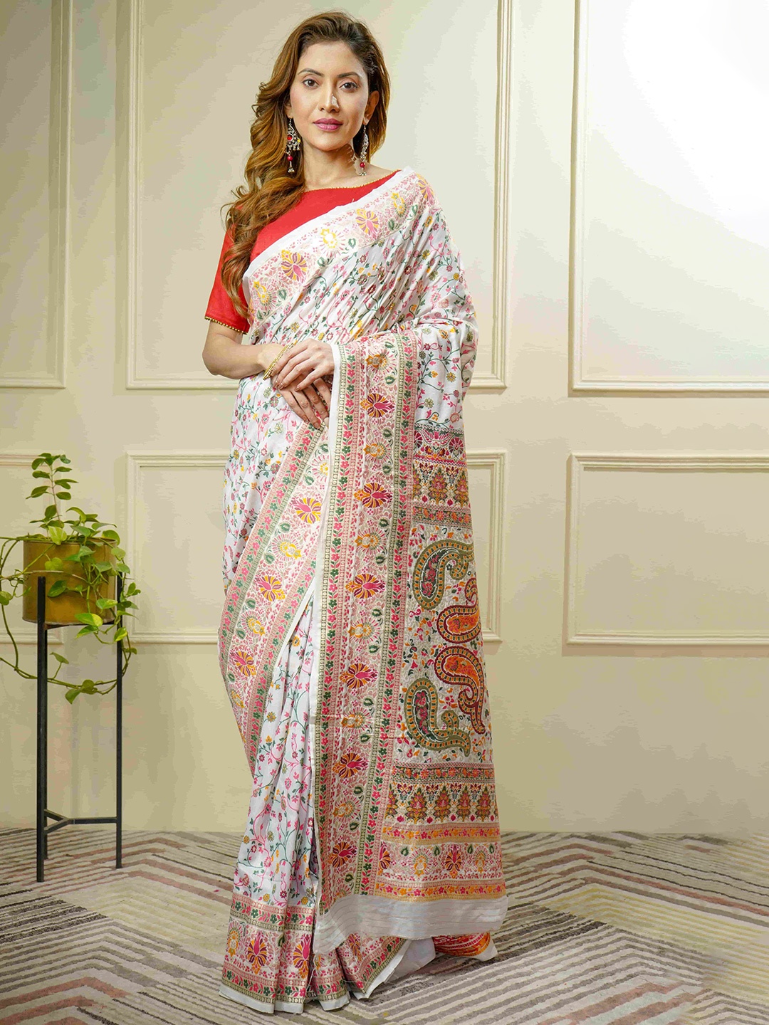 

BEATITUDE Floral Woven Design Zari Saree, White
