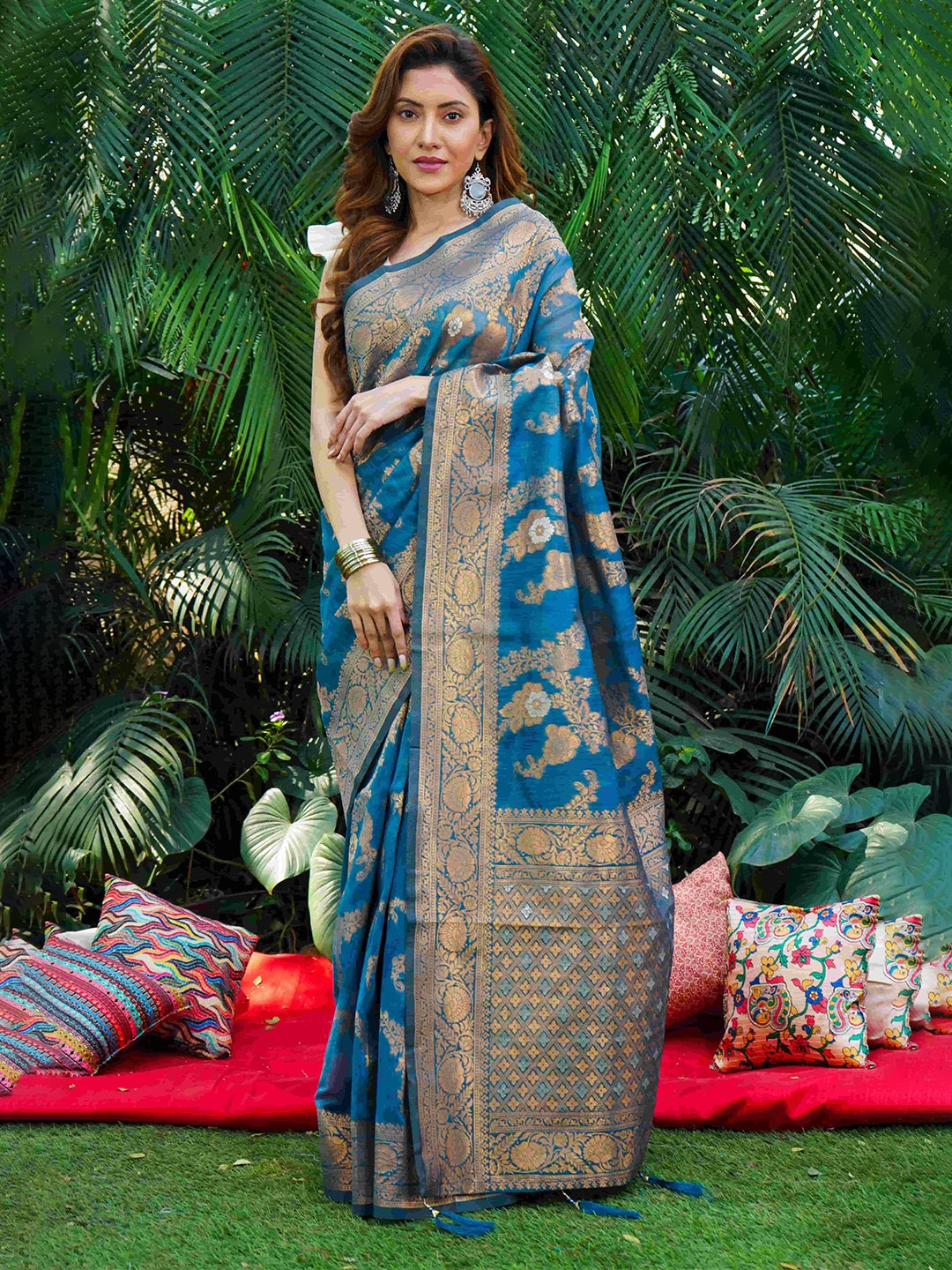 

BEATITUDE Woven Design Ethnic Motifs Zari Saree, Blue