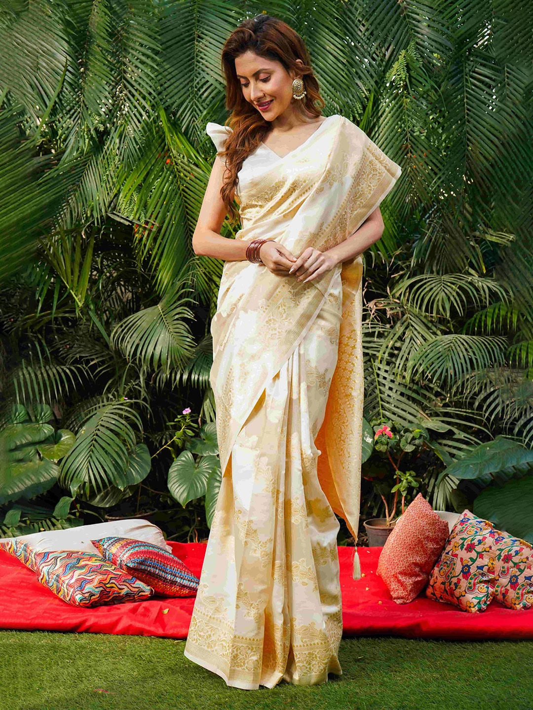 

BEATITUDE Ethnic Motif Woven Design Zari Saree, Cream