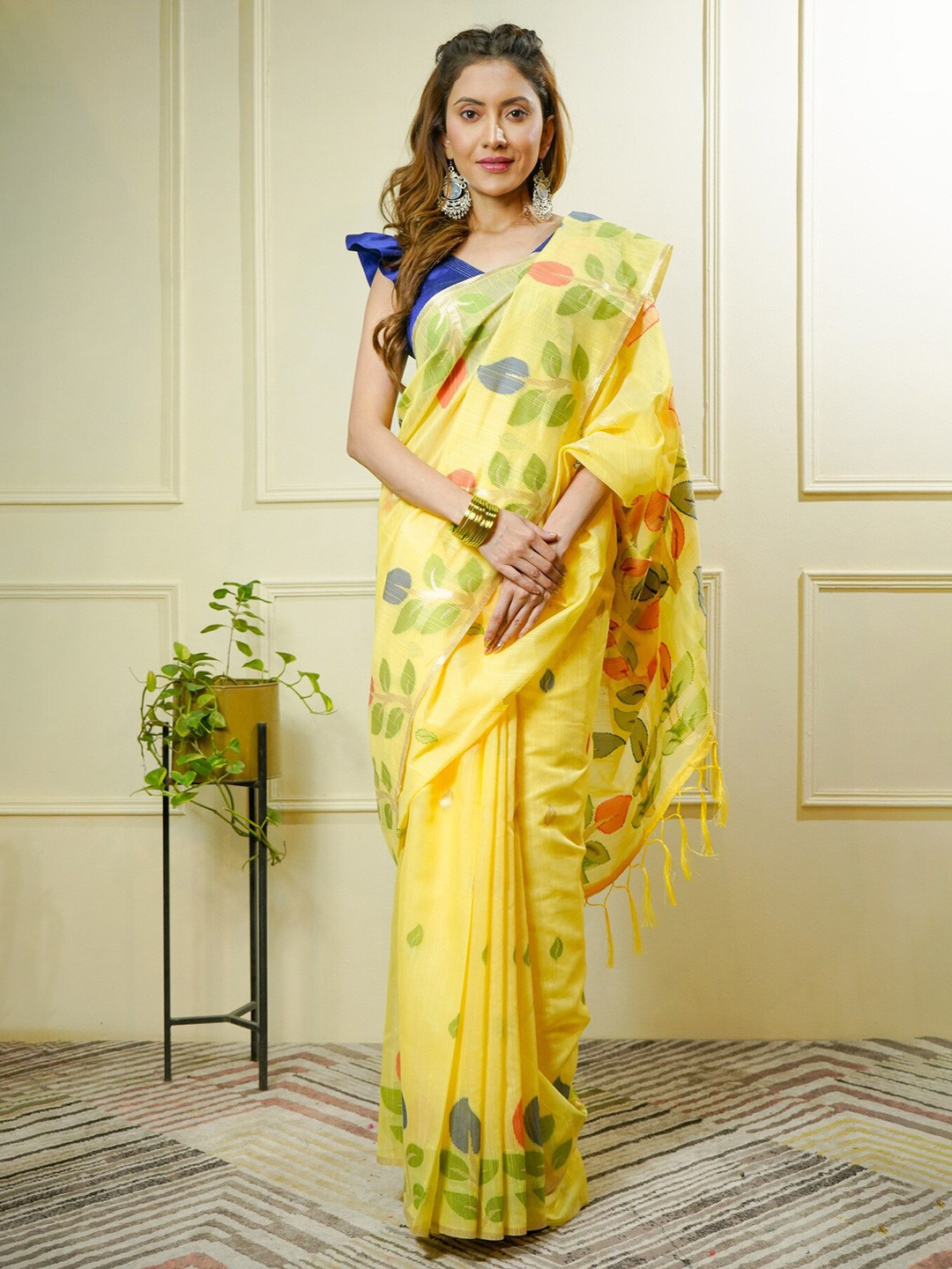 

BEATITUDE Woven Design Zari Saree, Yellow