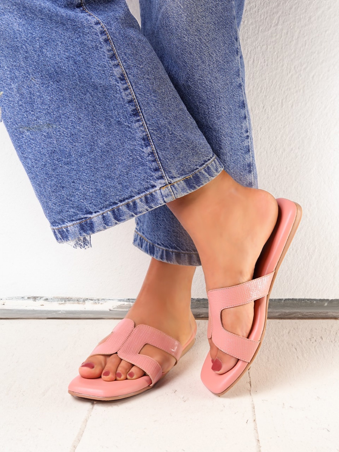 

Monrow Open Toe Flats, Pink