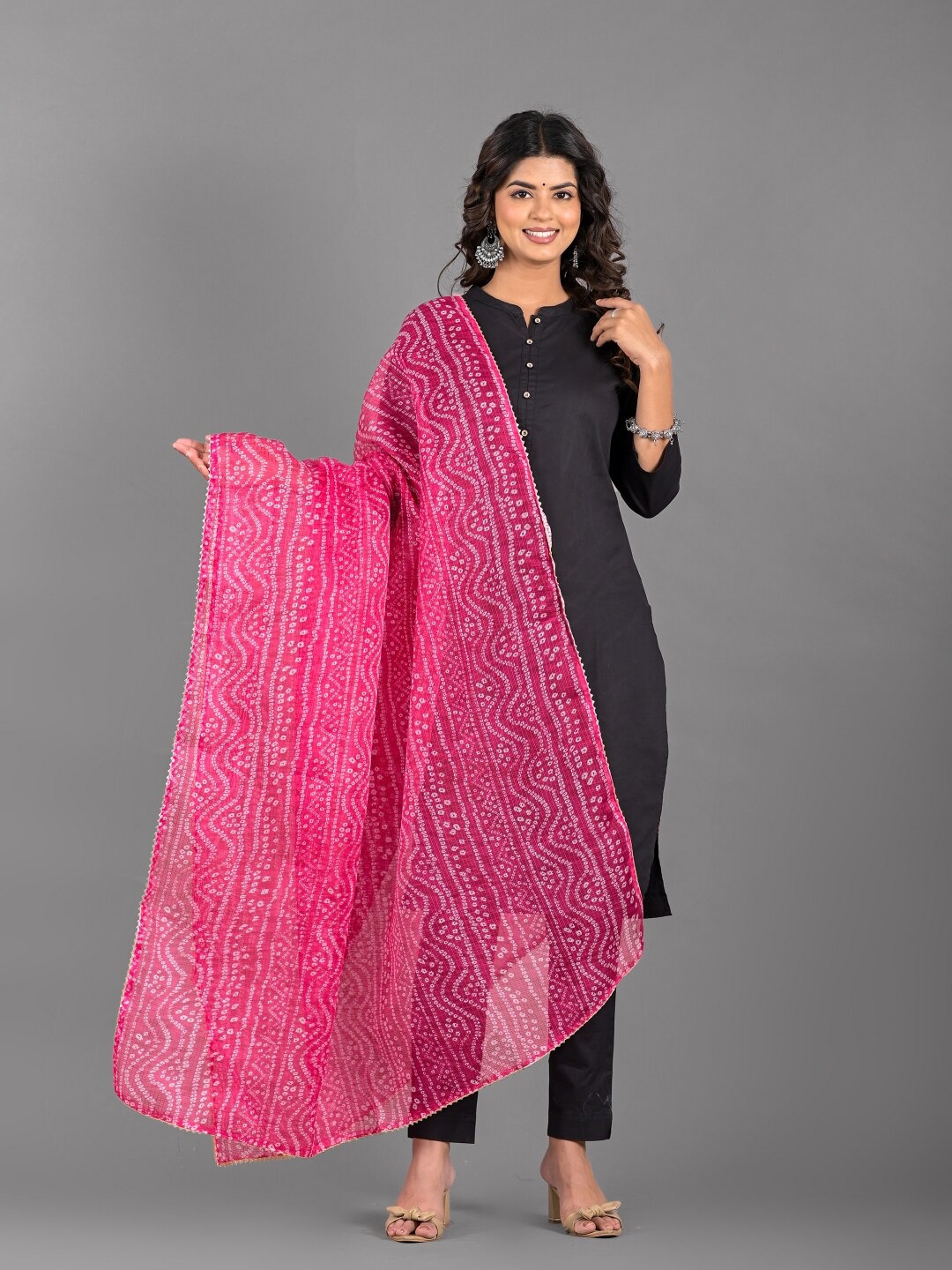 

Apratim Printed Bandhani Gotta Patti Dupatta, Pink