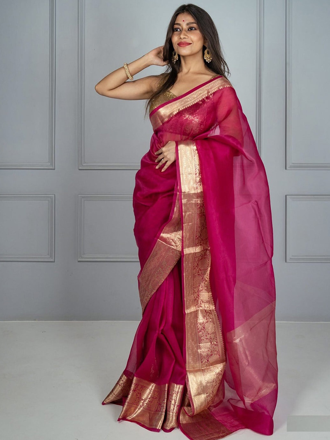 

Jinal & Jinal Wove Design Zari Organza Saree, Magenta