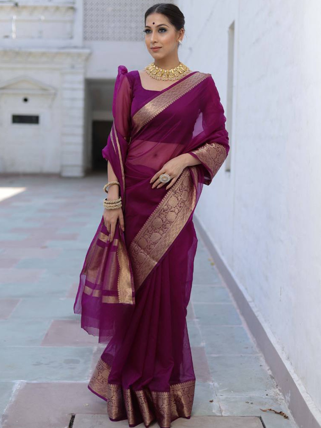 

Jinal & Jinal Wove Design Zari Organza Saree, Magenta