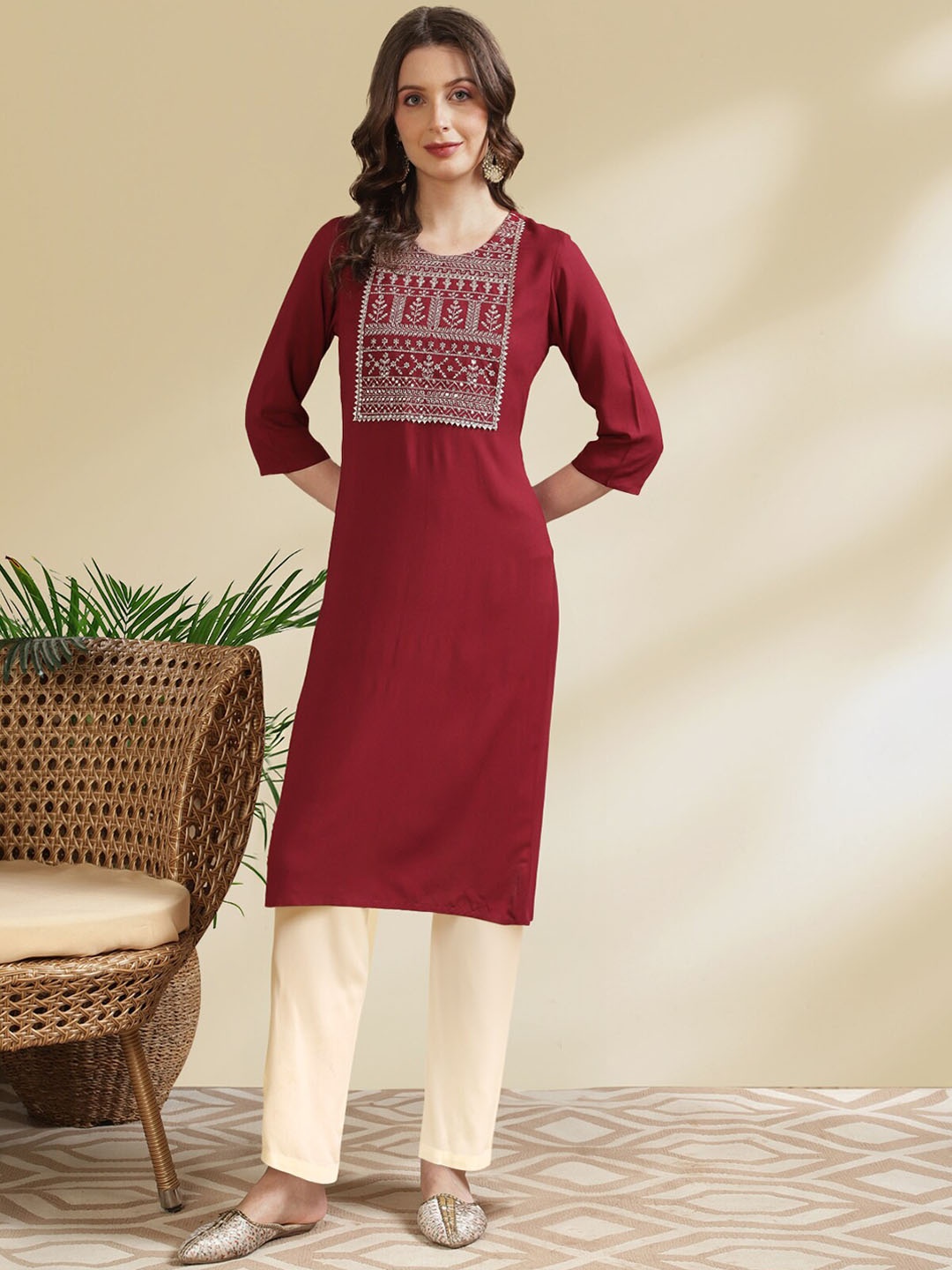 

Rangita Ethnic Motifs Embroidered Regular Thread Work Kurta With Trouser, Maroon