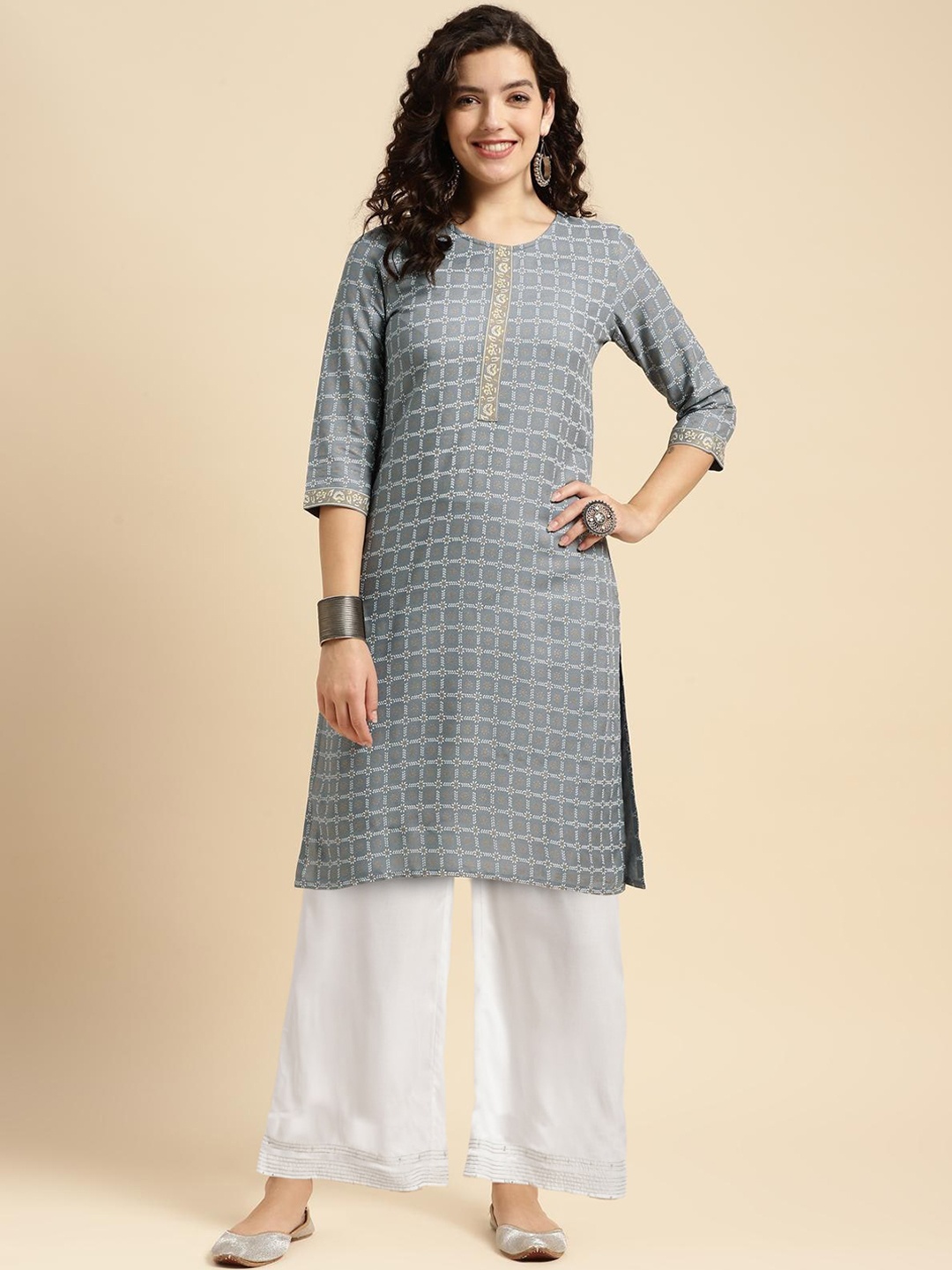 

Rangita Women Floral Printed Regular Kurta With Palazzos, Grey