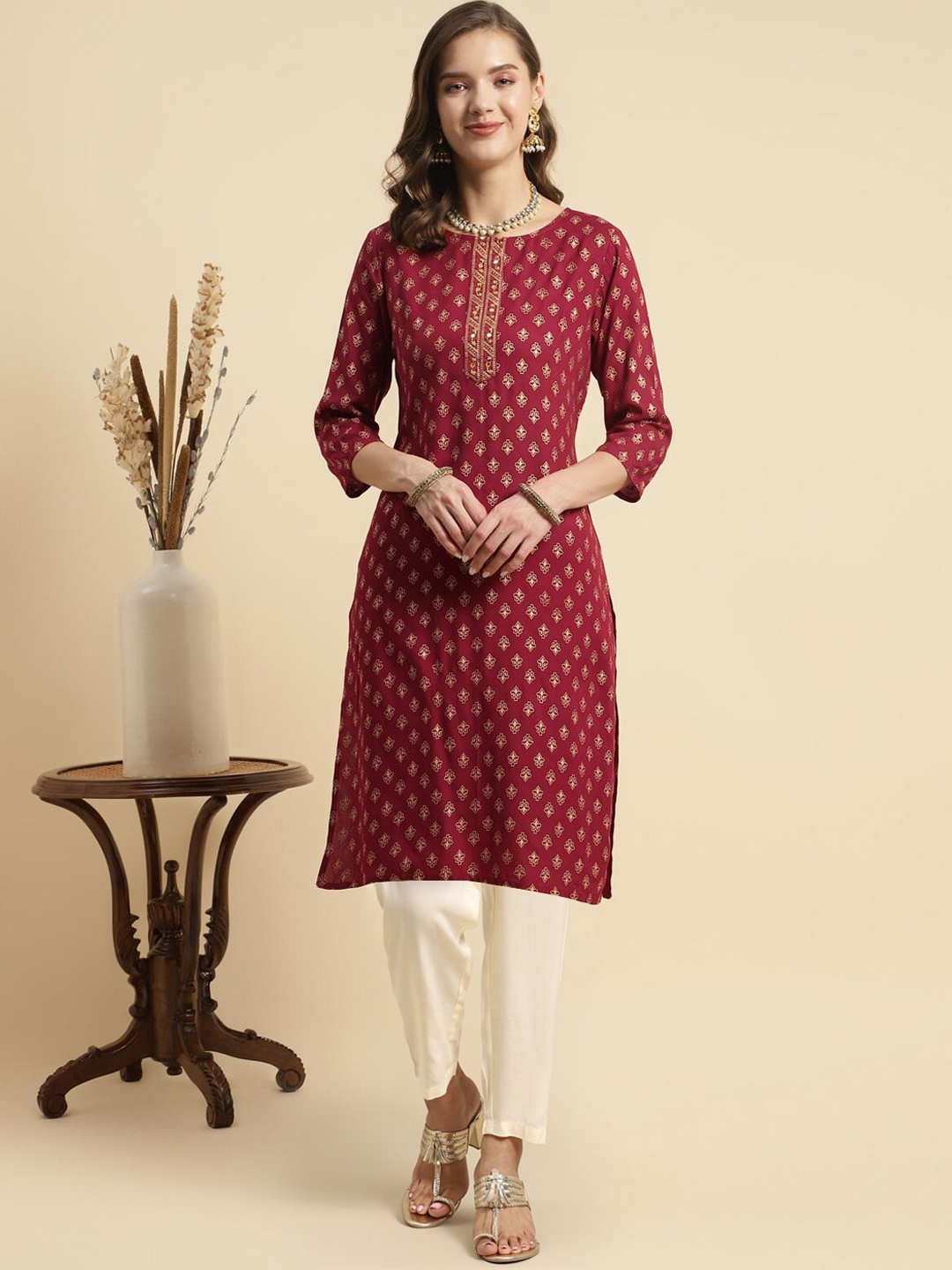 

Rangita Ethnic Motifs Printed Regular Kurta with Trousers, Maroon