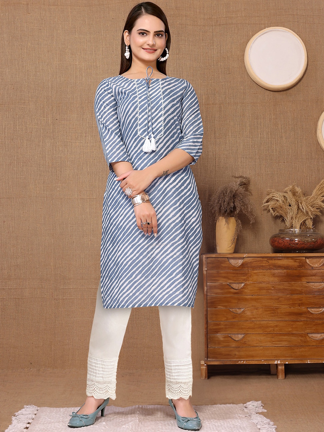 

Rangita Leheriya Striped Regular Pure Cotton Kurta With Trouser, Grey