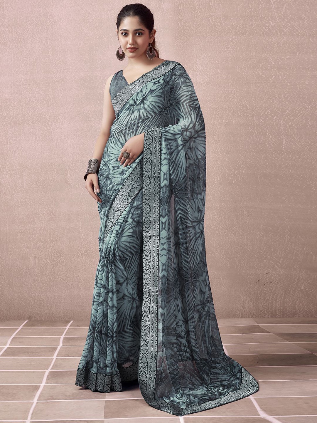 

Mitera Abstract Printed Zari Garad Saree, Grey