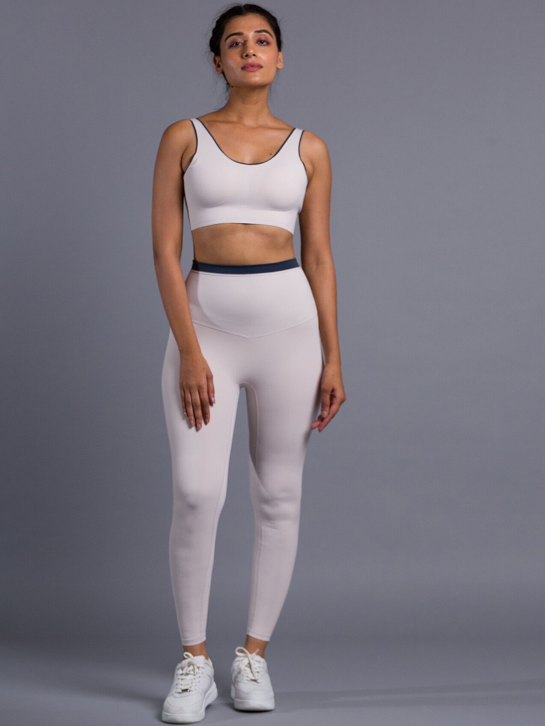 

Belonge Shoulder Strap Mid-Rise Skinny Fit Gym Tracksuit, White