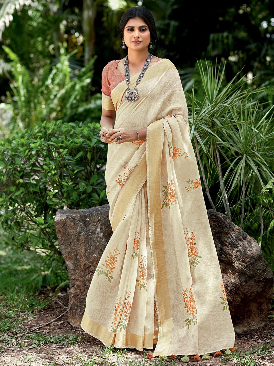 

Satrani Floral Zari Kasavu Saree, Cream