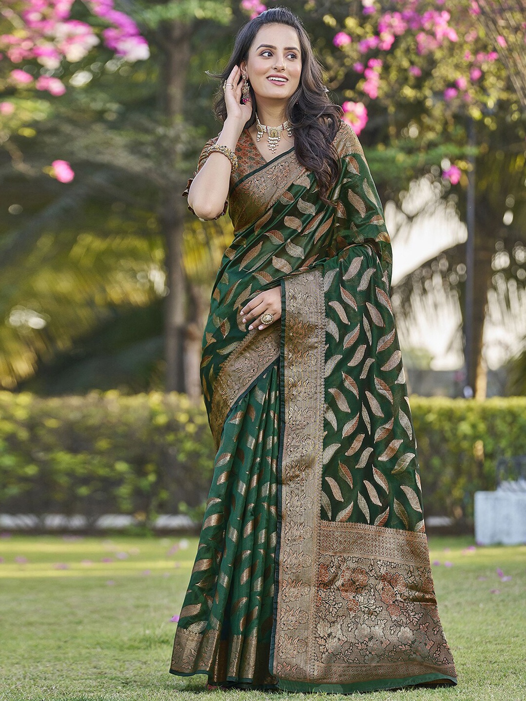 

Satrani Woven Design Zari Organza Banarasi Saree, Green