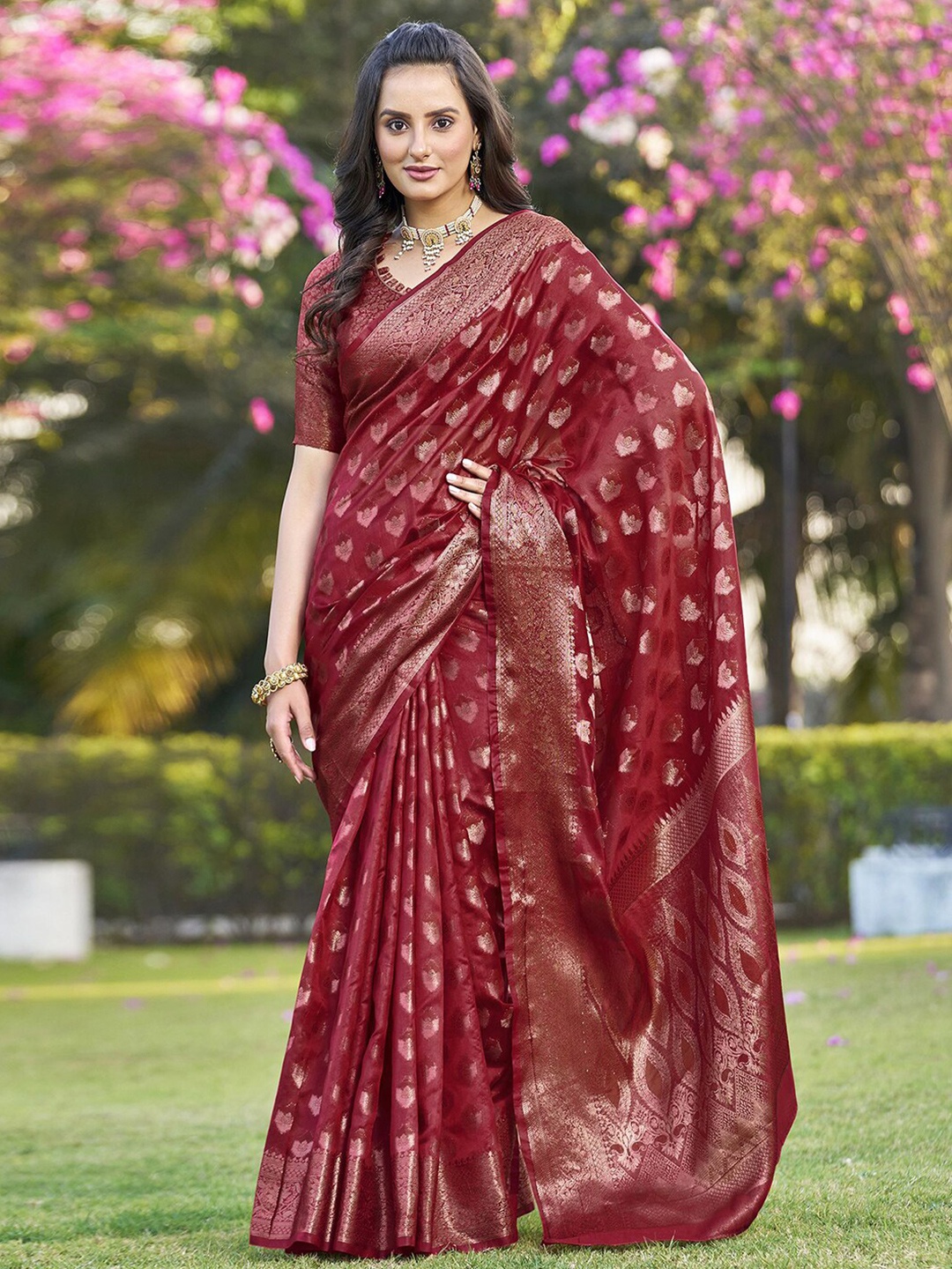 

Satrani Ethnic Motifs Woven Designed Zari Organza Banarasi Saree, Red
