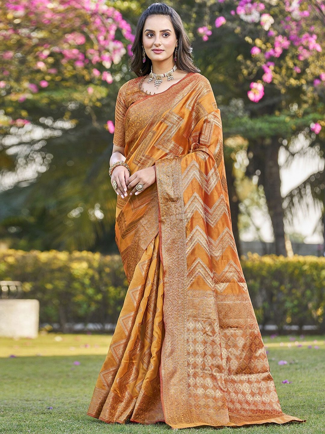

Satrani Ethnic Motifs Woven Designed Zari Organza Banarasi Saree, Yellow