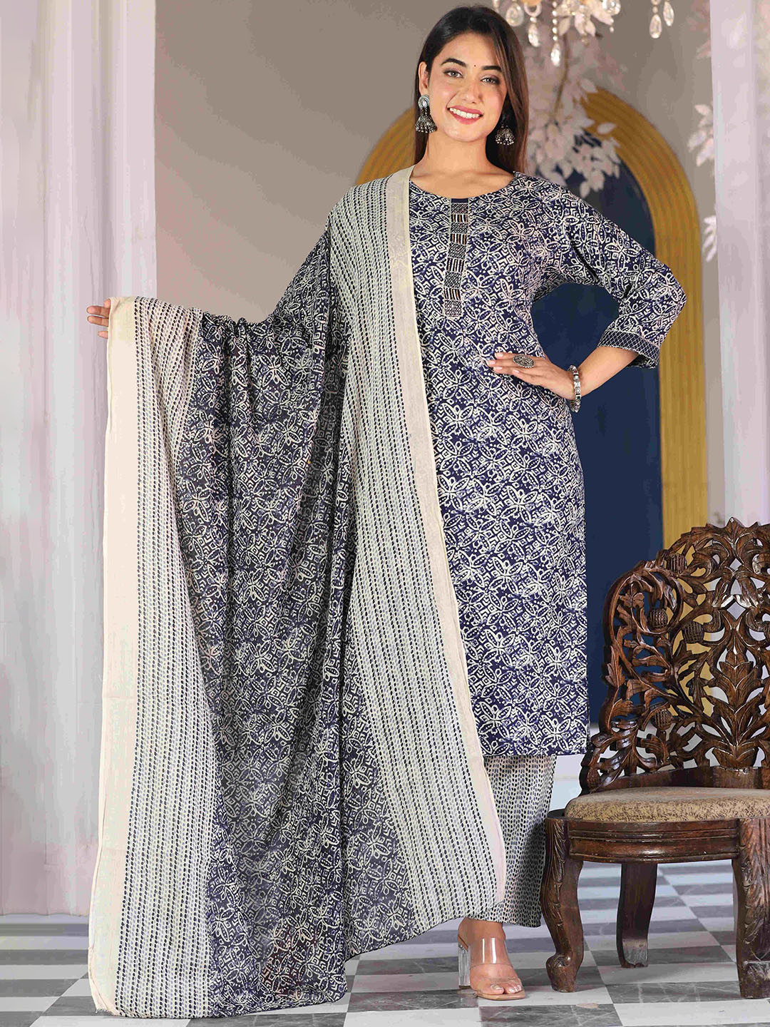 

DARVIKAA COLLECTION Floral Printed Round Neck Straight Kurta Trousers & With Dupatta, Blue